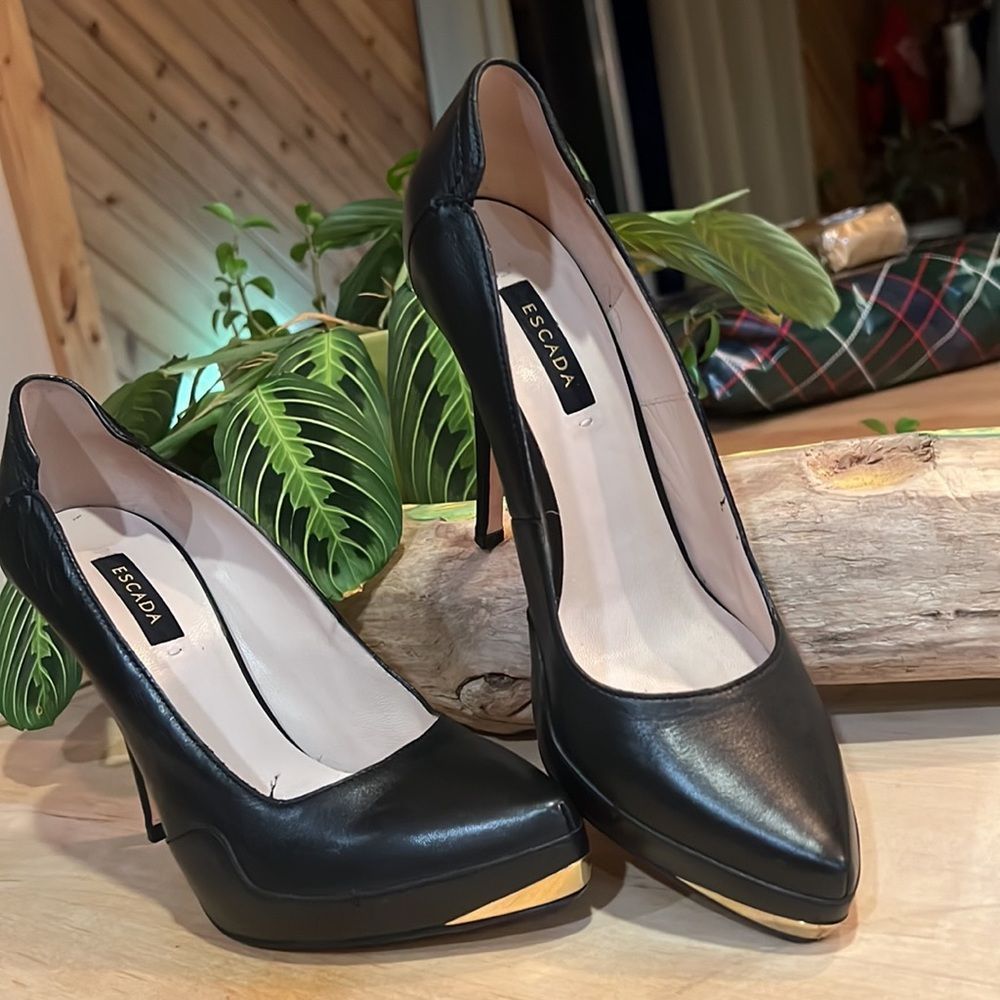 Escada black and gold leather heels